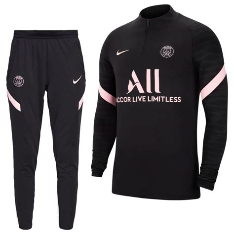 Roze. Nike BE